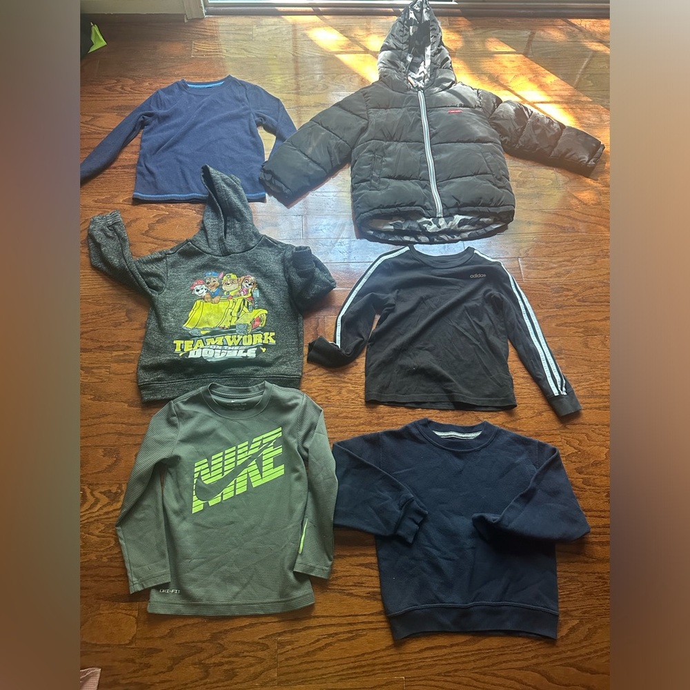 Nike Boys' Olive Green Long-Sleeve Logo Sweatshirt 6pcs Size 6